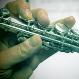 Juliane an der Querflöte